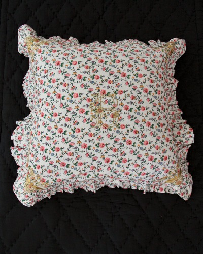 PILLOW CASE WITH FLOUNCE_Ivory flower print_N21-W22