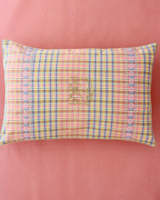 EMBROIDERED CUSHION CASE (WITHOUT CUSHION)_Rainbow check_N57-SS23