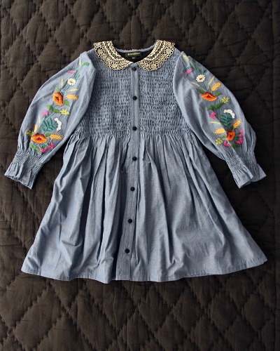 DRESS WITH EMBROIDERY COLLAR &amp; SLEEVE_Chambray_N6-W22