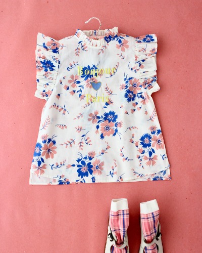 TOP WITH FLOUNCE_Bouquet blue rose print_N43-SS23