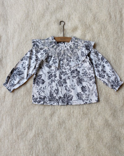 BLOUSE WITH HANDSMOCK COLLAR_N46-AW23